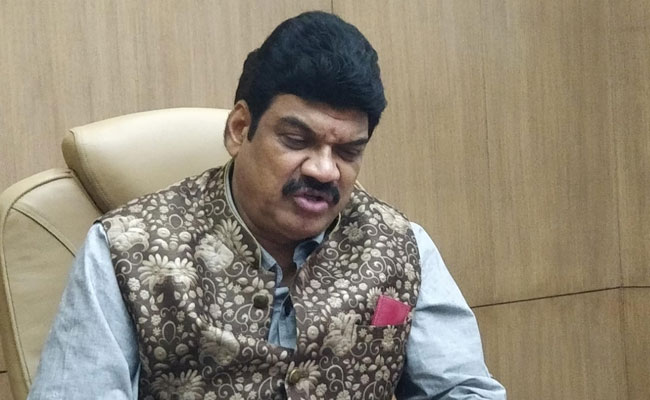 कमलनाथ कह रहे ट्रैफिक जुर्माने की दरों पर पुनर्विचार करे केंद्र, परिवहन मंत्री ने कहा- तुगलकी फरमान