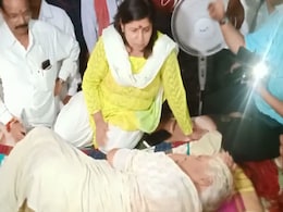 मेधा पाटकर के अनशन का आठवां दिन, मनाने के लिए पहुंचीं मंत्री विजयलक्ष्मी साधौ मेधा पाटकर के अनशन का आठवां दिन, मनाने के लिए पहुंचीं मंत्री विजयलक्ष्मी साधौ