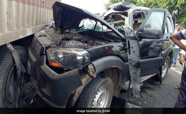 2 Killed As Former Union Minister Hansraj Ahir's Convoy Hit By Truck