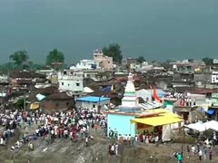 ஒருவர் மீது ஒருவர் கல்லெறியும் வினோத திருவிழா!! 400 பேர் காயம் - 12 பேர் சீரியஸ்!