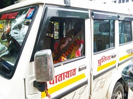 अनंत चतुर्दशी पर गणेश जी सीट बेल्ट लगाकर विसर्जन के लिए निकले अनंत चतुर्दशी पर गणेश जी सीट बेल्ट लगाकर विसर्जन के लिए निकले