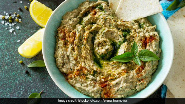 Healthy Diet: Shilpa Shetty Shows Us How To Make Delicious Moong Dal Hummus Dip!