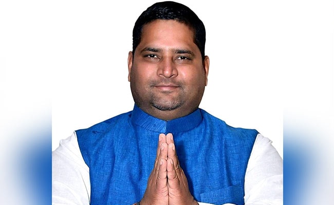 दिल्ली : द्वारका मोड़ पर प्रॉपर्टी डीलर पर बरसाईं गोलियां, मौके पर मौत