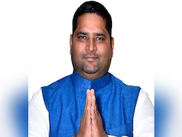 दिल्ली : द्वारका मोड़ पर प्रॉपर्टी डीलर पर बरसाईं गोलियां, मौके पर मौत दिल्ली : द्वारका मोड़ पर प्रॉपर्टी डीलर पर बरसाईं गोलियां, मौके पर मौत