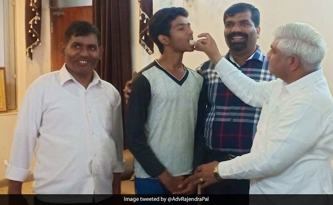 मजदूर के बेटे ने दिल्ली सरकार की फ्री कोचिंग की मदद से पास की NIT परीक्षा, अब ये अफसर उठाएंगे खर्च