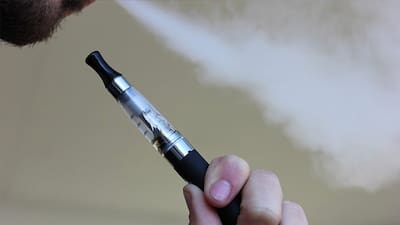 what is the legal age to smoke cigarettes in illinois Illinois raises age for buying tobacco