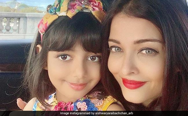 Aishwarya Rai Bachchan And Daughter Aaradhya Are Having A Blast At Paris Fashion Week