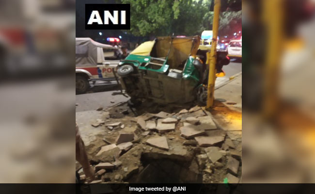 2 Dead As Truck Hits Autorickshaws, Pedestrians Near India Gate
