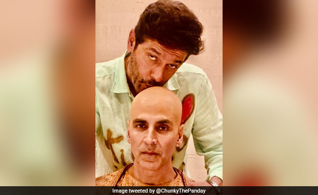 <I>Housefull 4</i>: Akshay Kumar Trolls Chunky Panday For His 'Batman And Joker' Tweet