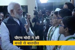चंद्रयान 2 की लैंडिंग देखने आए बच्चों के सवालों का पीएम मोदी ने दिया जवाब चंद्रयान 2 की लैंडिंग देखने आए बच्चों के सवालों का पीएम मोदी ने दिया जवाब