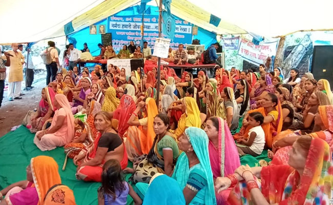 नर्मदा बचाओ आंदोलन: छोटा बड़दा में नर्मदा चुनौती सत्याग्रह जारी, आठवें दिन बिगड़ी मेधा पाटकर की सेहत  नर्मदा बचाओ आंदोलन: छोटा बड़दा में नर्मदा चुनौती सत्याग्रह जारी, आठवें दिन बिगड़ी मेधा पाटकर की सेहत