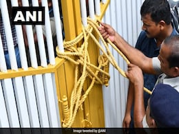 "Atrocious," Says Chandrababu Naidu, Under House Arrest; Cops Lock Gates "Atrocious," Says Chandrababu Naidu, Under House Arrest; Cops Lock Gates