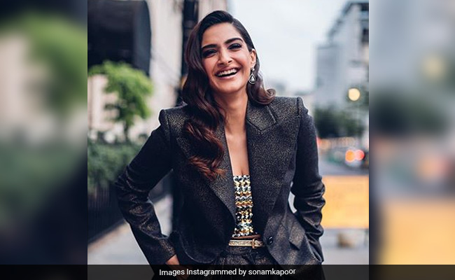 When Sonam Kapoor Was Removed From WhatsApp Group By Anand Ahuja And Dulquer Salmaan