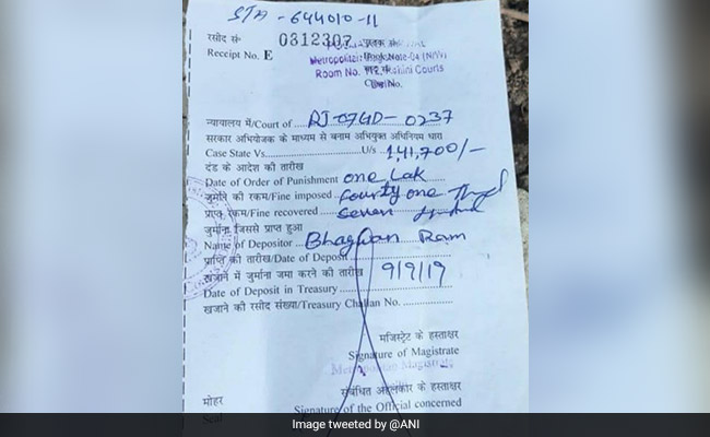 राजस्थान में ट्रक मालिक को ओवर लोडिंग करना पड़ा भारी, पुलिस ने काटा 1.41 लाख का चालान राजस्थान में ट्रक मालिक को ओवर लोडिंग करना पड़ा भारी, पुलिस ने काटा 1.41 लाख का चालान