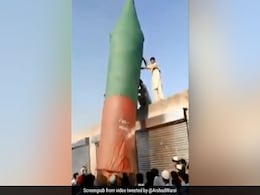 Pakistan में लॉन्च हुआ अनोखा 'रॉकेट' तो इस बॉलीवुड एक्टर ने यूं उड़ाया मजाक, देखें Video Pakistan में लॉन्च हुआ अनोखा 'रॉकेट' तो इस बॉलीवुड एक्टर ने यूं उड़ाया मजाक, देखें Video
