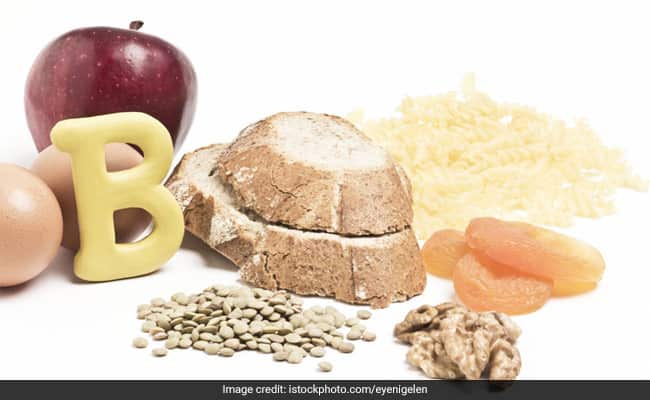 Deficiency Of Vitamin B: बी विटामिन की कमी से होते हैं कई गंभीर समस्याएं, इन संकेतों से पहचानें और खाएं ये फूड्स