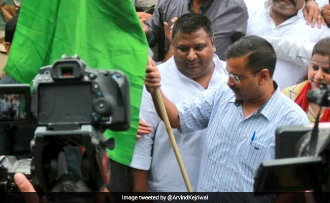 70 Mobile Vans In Delhi To Sell Onions At Rs 24 Per Kg