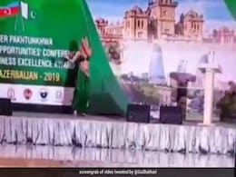 Belly Dancers At Pak Investment Meet; "<i>Naya</i> Pakistan Way," Sneers Twitter Belly Dancers At Pak Investment Meet; "<i>Naya</i> Pakistan Way," Sneers Twitter