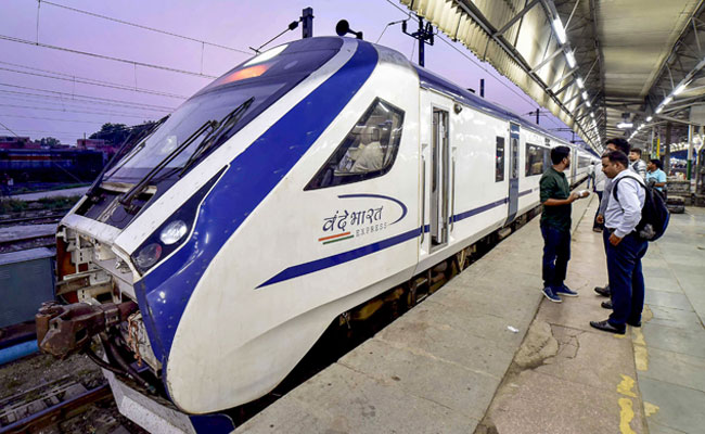 UP को मिलेगा 4 वंदेभारत एक्सप्रेस का तोहफा! लखनऊ समेत इन शहरों को मिल सकती है बड़ी सौगात