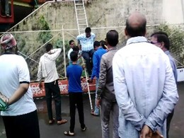 गुस्साए किसानों ने मवेशियों को नगर परिषद के कार्यालय में बंद किया, सीढ़ी लगाकर उतरे सीएमओ गुस्साए किसानों ने मवेशियों को नगर परिषद के कार्यालय में बंद किया, सीढ़ी लगाकर उतरे सीएमओ