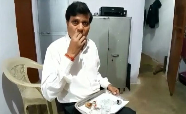 "Tastes Good": Madhya Pradesh Lawyer Claims He Eats Glass For 40 Years