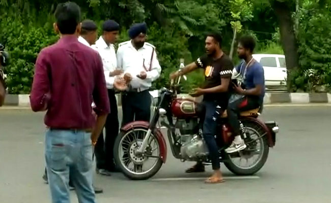 Motor Vehicles Bill पास होने के बाद पहले दिन दिल्ली पुलिस ने काटे 3,900 चालान