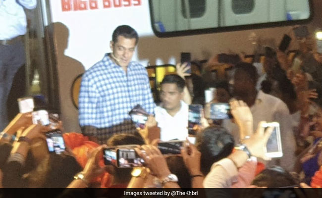 Video: 'बिग बॉस' लॉन्च इवेंट में फोटोग्राफर से भिड़े सलमान खान, कहा- मेरा बायकॉट कर दो...