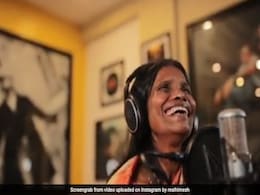 Teri Meri Kahani Full Song: रानू मंडल का 'तेरी मेरी कहानी' सॉन्ग हुआ रिलीज, वीडियो ने मचाया तहलका Teri Meri Kahani Full Song: रानू मंडल का 'तेरी मेरी कहानी' सॉन्ग हुआ रिलीज, वीडियो ने मचाया तहलका