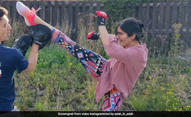 इस बॉलीवुड एक्ट्रेस ने की 'किक' और 'पंच' की बरसात, Video हुआ वायरल