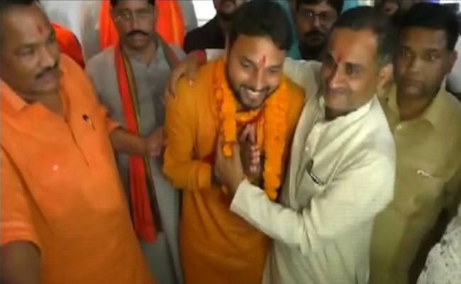 "Hard Work Paid Off": UP Vegetable Vendor On Son Fighting By-Election