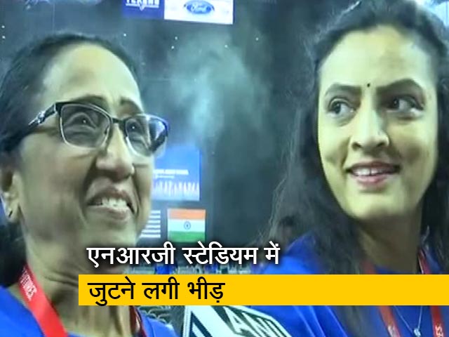 'हाउडी मोदी' कार्यक्रम से पहले उत्साहित नजर आए लोग ,कहा- हम यहां पीएम मोदी को सुनने आए हैं