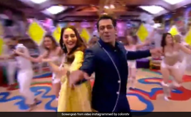 Bigg Boss 13: बिग बॉस के घर को देख इंप्रेस हुईं माधुरी दीक्षित, सलमान बोले- आज की पार्ट मेरी तरफ से...देखें Video