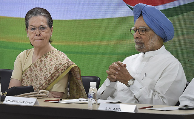 Shashi Tharoor, Others Defend Manmohan Singh After Stormy Congress Meet