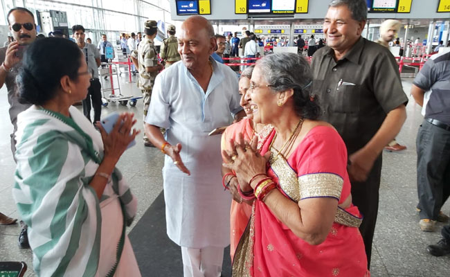 Mamata Banerjee Runs Into PM Modi's Wife Before Boarding Flight To Meet Him