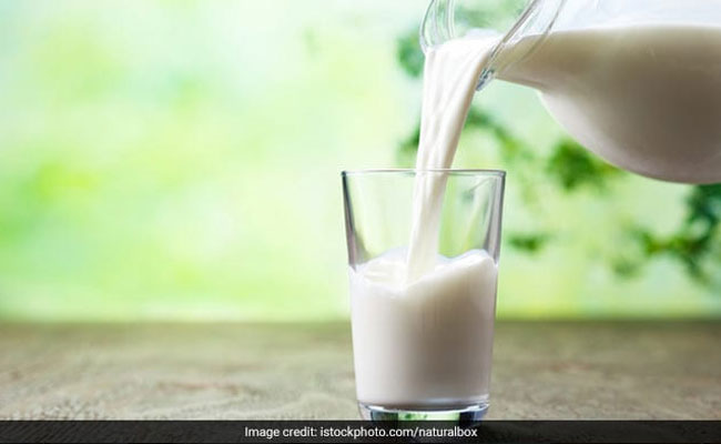 पाकिस्तान में महंगाई की मार: पेट्रोल से भी महंगा बिक रहा है दूध