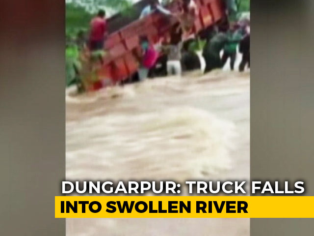 Watch: Onlookers Rescue Schoolchildren From Truck In Flood-hit Rajasthan
