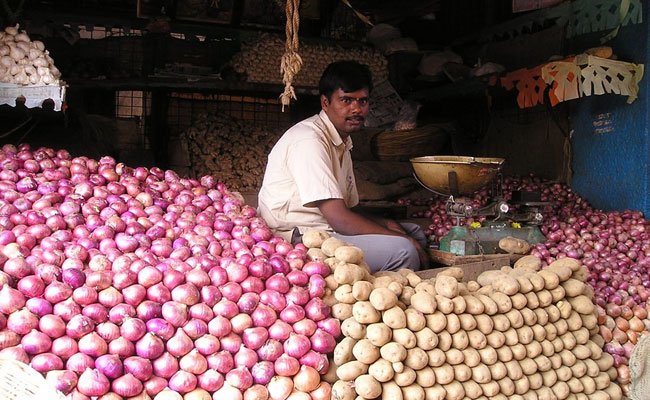 Onion, Tomato Prices Continue To Remain High At Rs 60-70 Per Kg In Delhi
