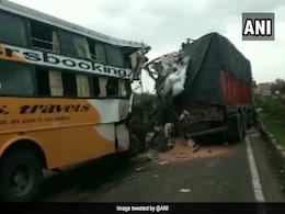 नए हिट एंड रन कानून के विरोध के बीच राजस्थान में बड़ा हादसा, बस और ट्रक के बीच भीषण टक्कर, महिला कांस्टेबल समेत दो की मौत नए हिट एंड रन कानून के विरोध के बीच राजस्थान में बड़ा हादसा, बस और ट्रक के बीच भीषण टक्कर, महिला कांस्टेबल समेत दो की मौत