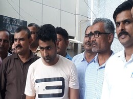 दिल्ली : मध्यप्रदेश में बने अवैध हथियारों की सीएनजी सिलेंडर में रखकर सप्लाई, आरोपी गिरफ्तार दिल्ली : मध्यप्रदेश में बने अवैध हथियारों की सीएनजी सिलेंडर में रखकर सप्लाई, आरोपी गिरफ्तार