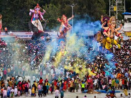 लालबाग के राजा के विसर्जन के दौरान चोरों की बल्ले-बल्ले, 50 मोबाइल और सोने की 7 चेन पर किया हाथ साफ लालबाग के राजा के विसर्जन के दौरान चोरों की बल्ले-बल्ले, 50 मोबाइल और सोने की 7 चेन पर किया हाथ साफ