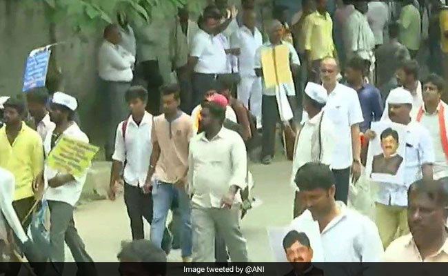 Thousands Flood Bengaluru To Protest DK Shivakumar's Arrest, Traffic Hit