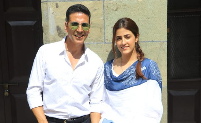 Akshay Kumar Shoots His First Music Video <i>Filhaal</i> With Kriti Sanon's Sister Nupur. See Pics