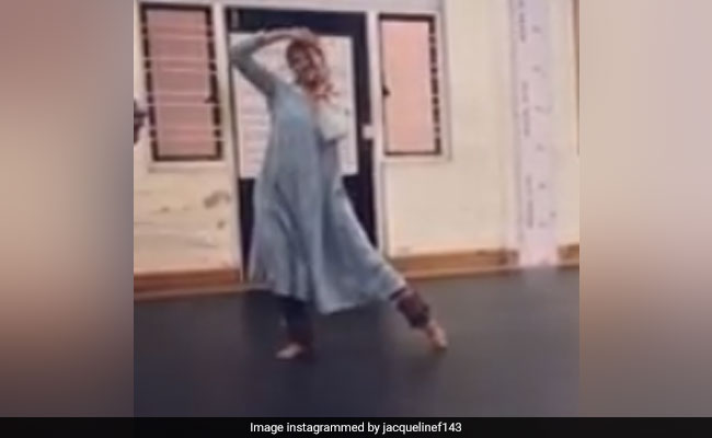 दीपिका पादुकोण के गाने पर जमकर थिरकीं ये एक्ट्रेस, Video देख आप भी कहेंगे वाह!