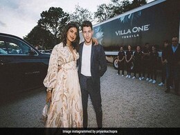 प्रियंका चोपड़ा ने निक जोनास के साथ बॉन्फायर का लिया मजा, फोटो हुईं वायरल प्रियंका चोपड़ा ने निक जोनास के साथ बॉन्फायर का लिया मजा, फोटो हुईं वायरल