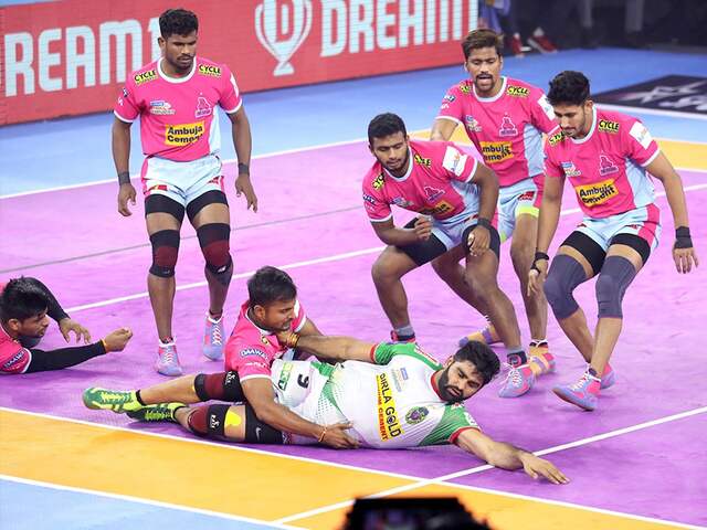 PKL 7: Patna Pirates Beat Jaipur Pink Panthers, Bengal Warriors Edge Past Bengaluru Bulls PKL 7: Patna Pirates Beat Jaipur Pink Panthers, Bengal Warriors Edge Past Bengaluru Bulls