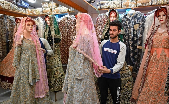 "Not Much To Celebrate": Kashmiris Trim Big Weddings After Restrictions