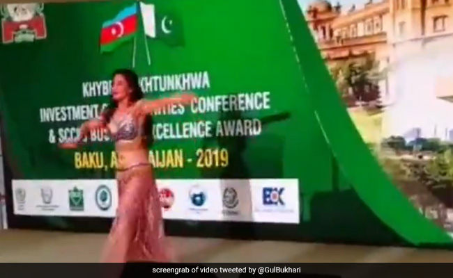 बेली डांस के सहारे इंवेस्टर्स को लुभाकर गिरती इकोनॉमी को बचाने की कोशिश में पाकिस्तान, समिट में डांसरों ने लगाये ठुमके, देखें VIDEO
