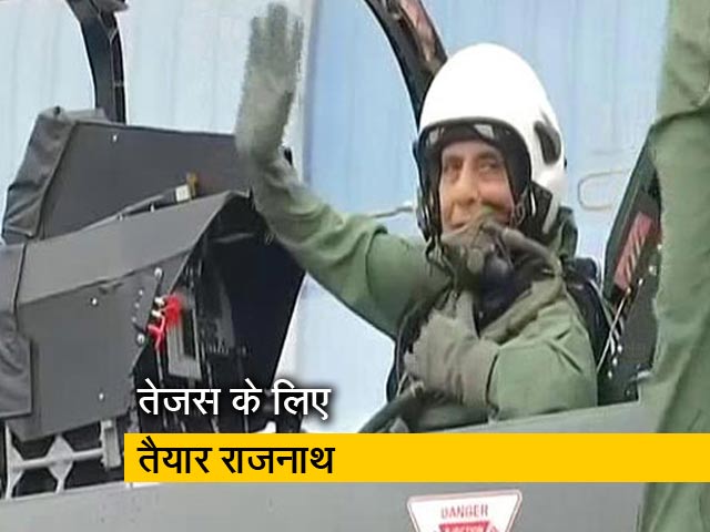 लड़ाकू विमान तेजस में उड़ान भरने के लिए तैयार राजनाथ सिंह