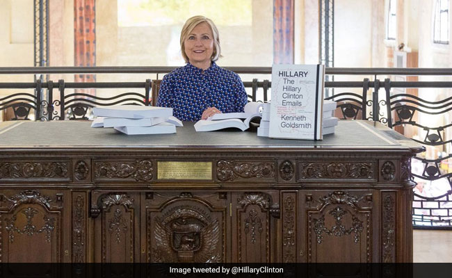 Hillary Clinton Trolled For Reading Emails At Art Exhibit