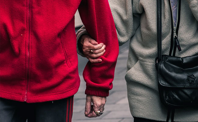 Elderly Couple Re-Unite After 36 Years At Kerala Old Age Home